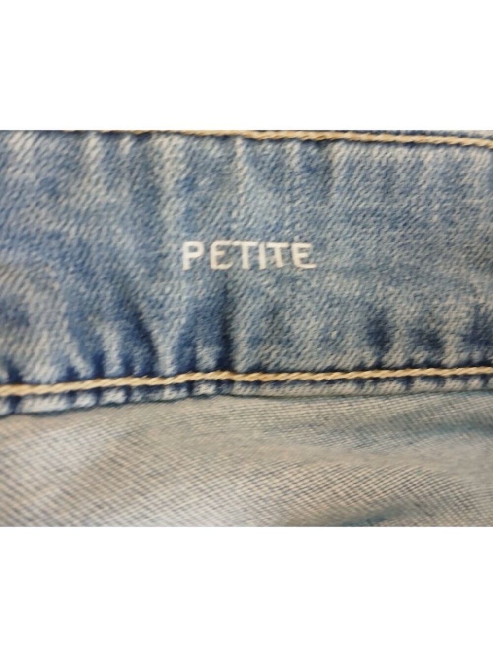 St. Johns Bay Womens 2P Petite Capri Jeans Light Wash Denim 5-Pocket Design #B-3 - Picture 4 of 11